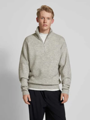 Bluza z kołnierzem i prążkowanymi wykończeniami model ‘OLLIE’ jack & jones