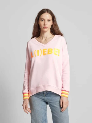 Bluza z nadrukiem z napisem model ‘L(I)EBE’ w kolorze różowym neonowym miss goodlife