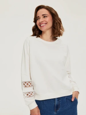 Bluza z ozdobymi rękawami biała Moodo