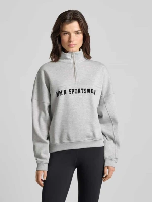 Bluza z wyhaftowanym logo model ‘Varsity’ AIMN