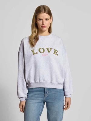 Bluza z wyhaftowanym napisem i okrągłym dekoltem OH APRIL