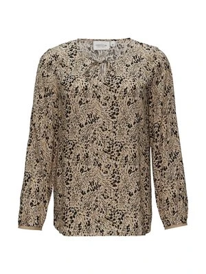 Bluzka comma casual identity