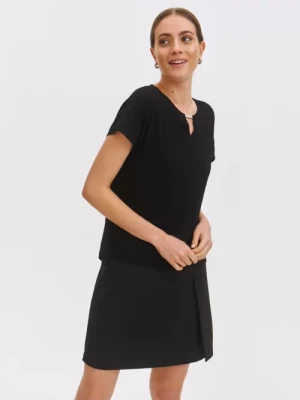 Luźna bluzka damska czarna z metalową aplikacją przy dekolcie TOP SECRET