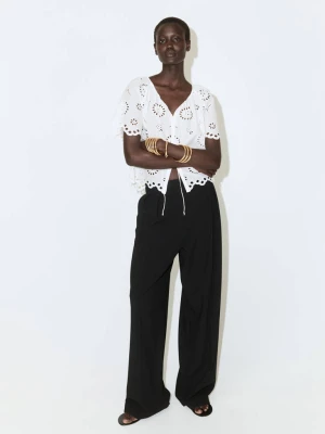 Bluzka haftowana z ażurowym motywem złamana biel - Kobieta - - MANGO