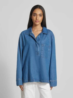 Bluzka jeansowa o kroju relaxed fit z kieszenią na piersi MAC