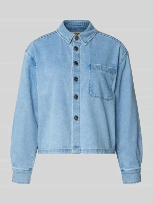 Bluzka jeansowa o kroju relaxed fit z kieszenią na piersi Oui