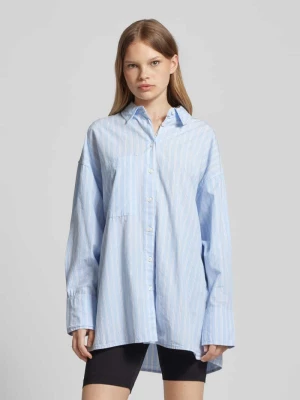 Bluzka koszulowa o kroju oversized z kieszenią na piersi Review
