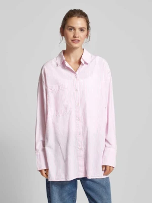 Bluzka koszulowa o kroju oversized z kieszenią na piersi Review