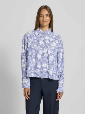 Bluzka koszulowa o kroju regular fit z kwiatowymi haftami model ‘MEMLY’ YAS