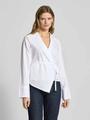 Bluzka koszulowa o kroju regular fit z wykładanym kołnierzem Gina Tricot