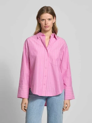 Bluzka koszulowa o kroju relaxed fit z kieszenią na piersi Gina Tricot