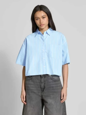 Bluzka koszulowa o pudełkowym kroju z kieszenią na piersi REVIEW