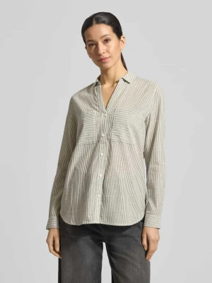 Bluzka o kroju regular fit z dekoltem w serek i kieszeniami na piersi Christian Berg Woman