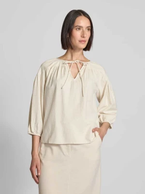 Bluzka o kroju regular fit z dekoltem w serek model ‘PRISILLA’ Vila