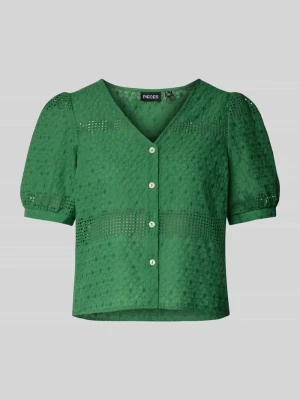 Bluzka o kroju regular fit z haftem angielskim model ‘TAYA’ Pieces