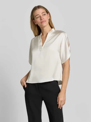 Bluzka o kroju regular fit z satyny z dekoltem w serek model 'Anelle' NEO NOIR