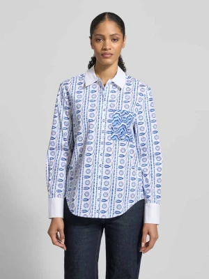 Bluzka o kroju regular fit ze wzorem na całej powierzchni i kieszenią na piersi HERZENS