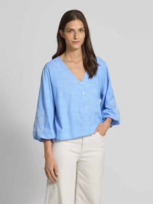 Bluzka o kroju relaxed fit z dekoltem w serek i haftami Christian Berg Woman