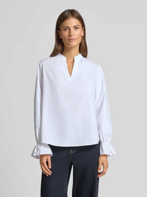 Bluzka o kroju relaxed fit z dekoltem z lamówką MORE & MORE