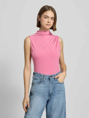 Bluzka o kroju shaped fit bez rękawów model ‘MADISON’ Pieces