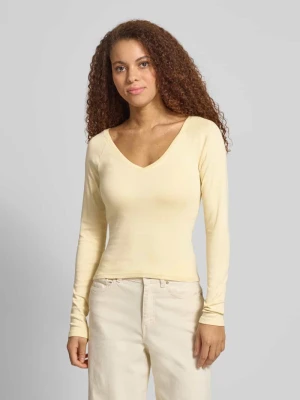 Bluzka o kroju slim fit z długim rękawem i dekoltem w serek Gina Tricot