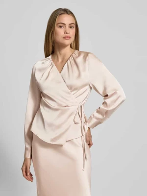 Bluzka w stylu kopertowym z satyny model ‘Caprina’ NEO NOIR