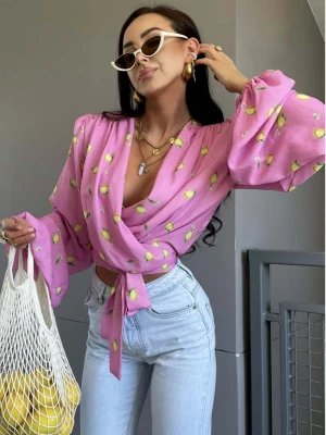 Bluzka wiązana z przekładanym dekoltem LEMON - różowa  magmac 