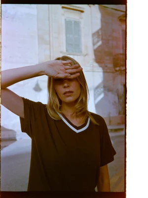 Bluzka z dekoltem brązowa Moodo