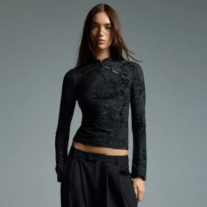 Bluzka z dekoltem qipao czarna House