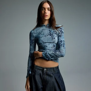 Bluzka z dekoltem qipao niebieska House