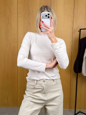 Bluzka z Golfem Beżowa Livia ClothStore