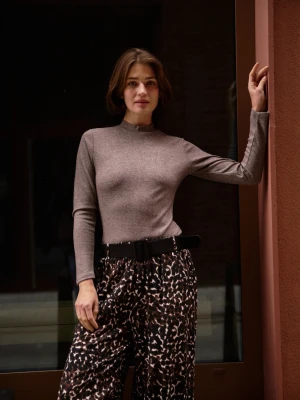 Bluzka z golfem brązowa Moodo