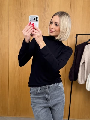 Bluzka z Golfem Czarna Livia ClothStore