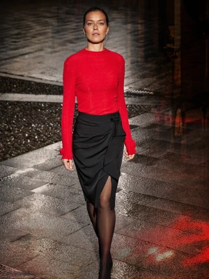 Bluzka z ozdobnymi rękawami czerwona Moodo