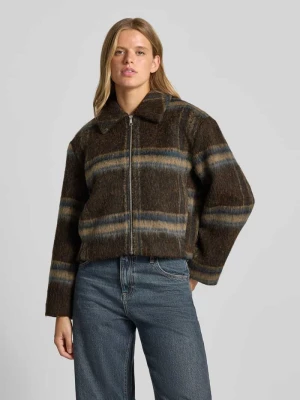 bluzon o kroju regular fit z wykładanym kołnierzem model 'KATE' Only Ciemnobrązowy