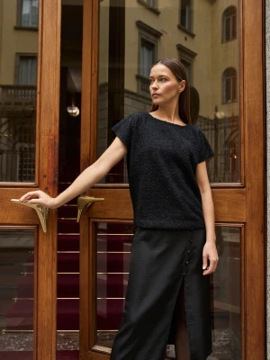 Błyszcząca bluzka z krótkimi rękawami czarna Moodo