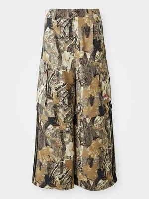 Bojówki adidas Originals