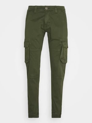 Bojówki alpha industries