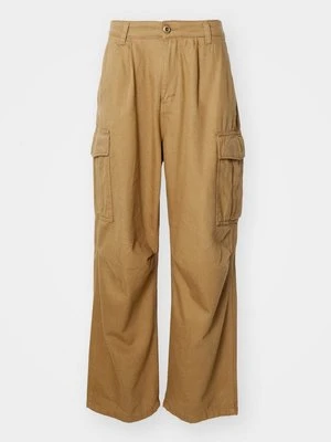 Bojówki alpha industries