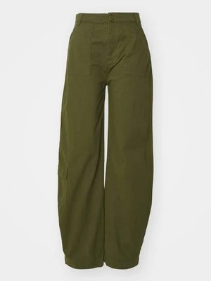 Bojówki alpha industries