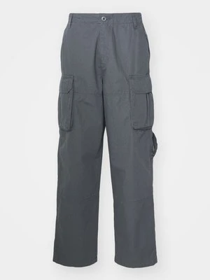 Bojówki alpha industries