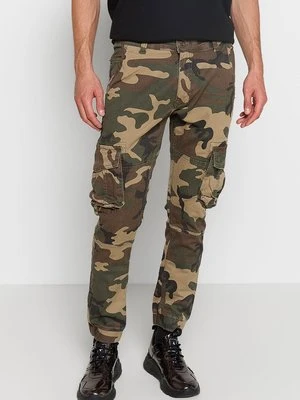 Bojówki alpha industries