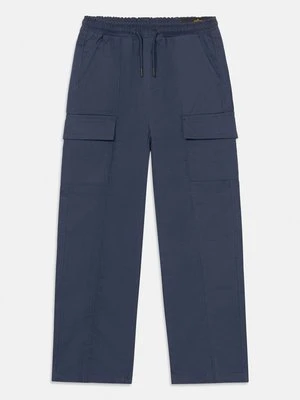 Bojówki alpha industries