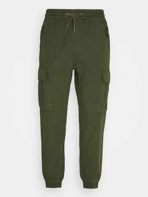 Bojówki alpha industries