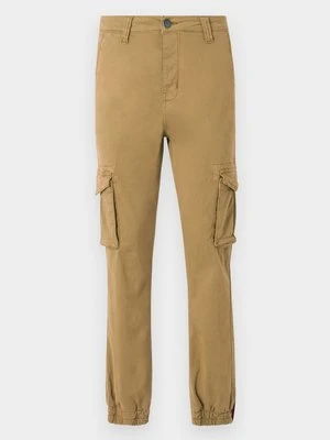 Bojówki alpha industries