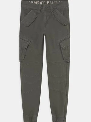 Bojówki alpha industries
