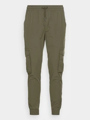 Bojówki Alpha Industries ciemnozielony