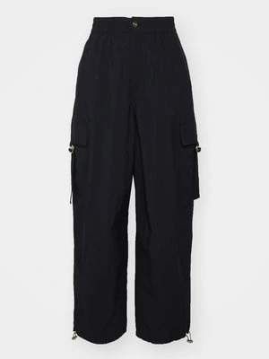 Bojówki Barbour International