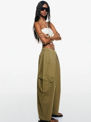 Bojówki Bershka khaki
