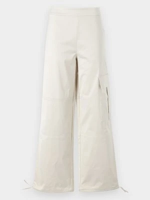 Bojówki Calvin Klein Jeans mleczny